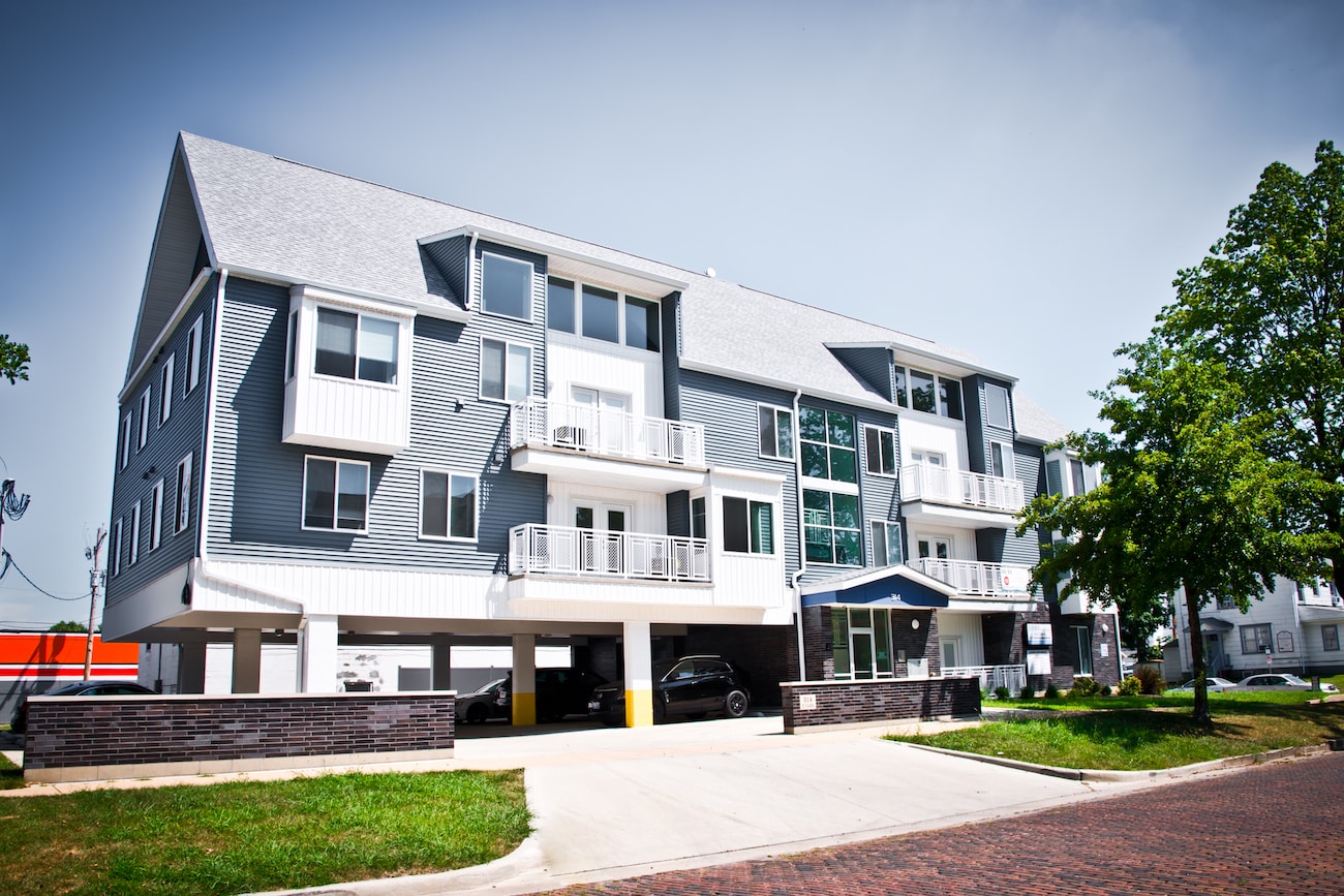 DSC_3558 MHM Properties UIUC Luxury Student Apartments