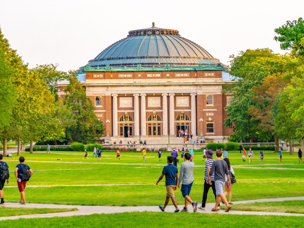 Students walking on UIUC Campus